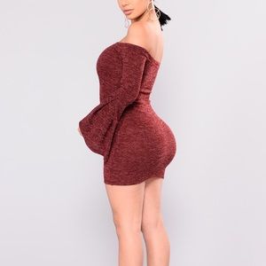 Wine off shoulders mini dress